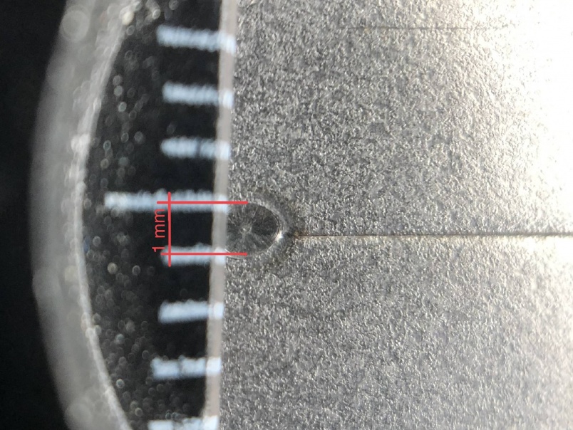Detail bodování z ruční laserové svařečky. Ocel 0,8 mm. Detail bodování z ruční laserové svařečky. Ocel 0,8 mm.