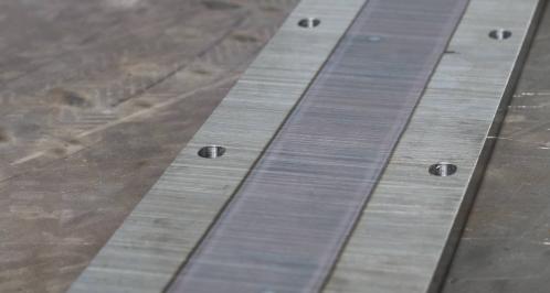 Laserem zakalená středová část ”plocháče”. Laserem zakalená středová část ”plocháče”.