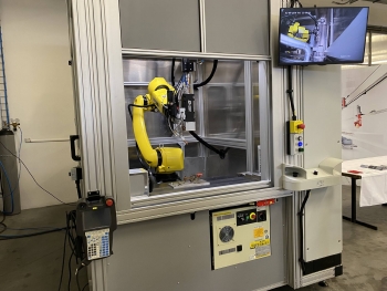 Mobilní robotické pracoviště s kalící hlavou Laserline. Automatizace laserového kalení robotem FANUC. Mobilní robotické pracoviště s kalící hlavou Laserline. Automatizace laserového kalení robotem FANUC.