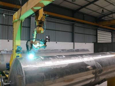 Rrobotic welding of large assemblies Rrobotic welding of large assemblies