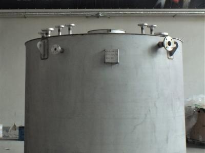 Auftragsschweißen der atmosphärischen Gefäße Auftragsschweißen der atmosphärischen Gefäße