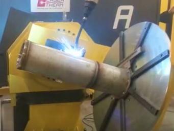 Fünfachsenposionierer MOTOFIL in Kombination mit dem Roboter FANUC. Fünfachsenposionierer MOTOFIL in Kombination mit dem Roboter FANUC.
