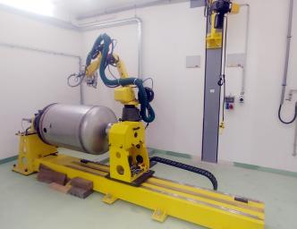 Laserschweißen der Edelstahltanks mit Stärke 2-4 mm. Robotisches Schweißen. Roboter und Positionierer FANUC. Laserschweißen der Edelstahltanks mit Stärke 2-4 mm. Robotisches Schweißen. Roboter und Positionierer FANUC.