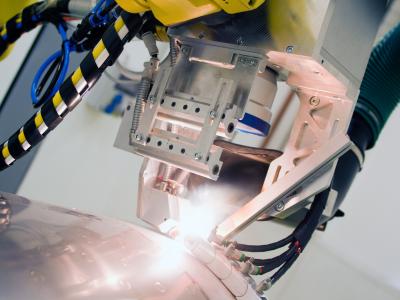 Laserschweißen der rostfreien Bleche auf stumpfe Art Laserschweißen der rostfreien Bleche auf stumpfe Art