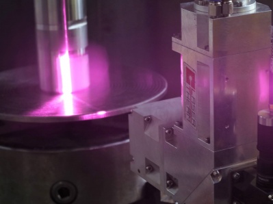 Oberflächenhärten mit Laserkopf LaserTherm. Positionieren des Roboters und Zweiachsenpositionierer FANUC. Oberflächenhärten mit Laserkopf LaserTherm. Positionieren des Roboters und Zweiachsenpositionierer FANUC.