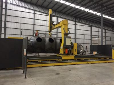 Robotisches Schweißen der großen Komplexe Robotisches Schweißen der großen Komplexe