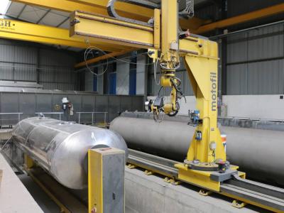 Robotisches Schweißen der Transporttanks Robotisches Schweißen der Transporttanks